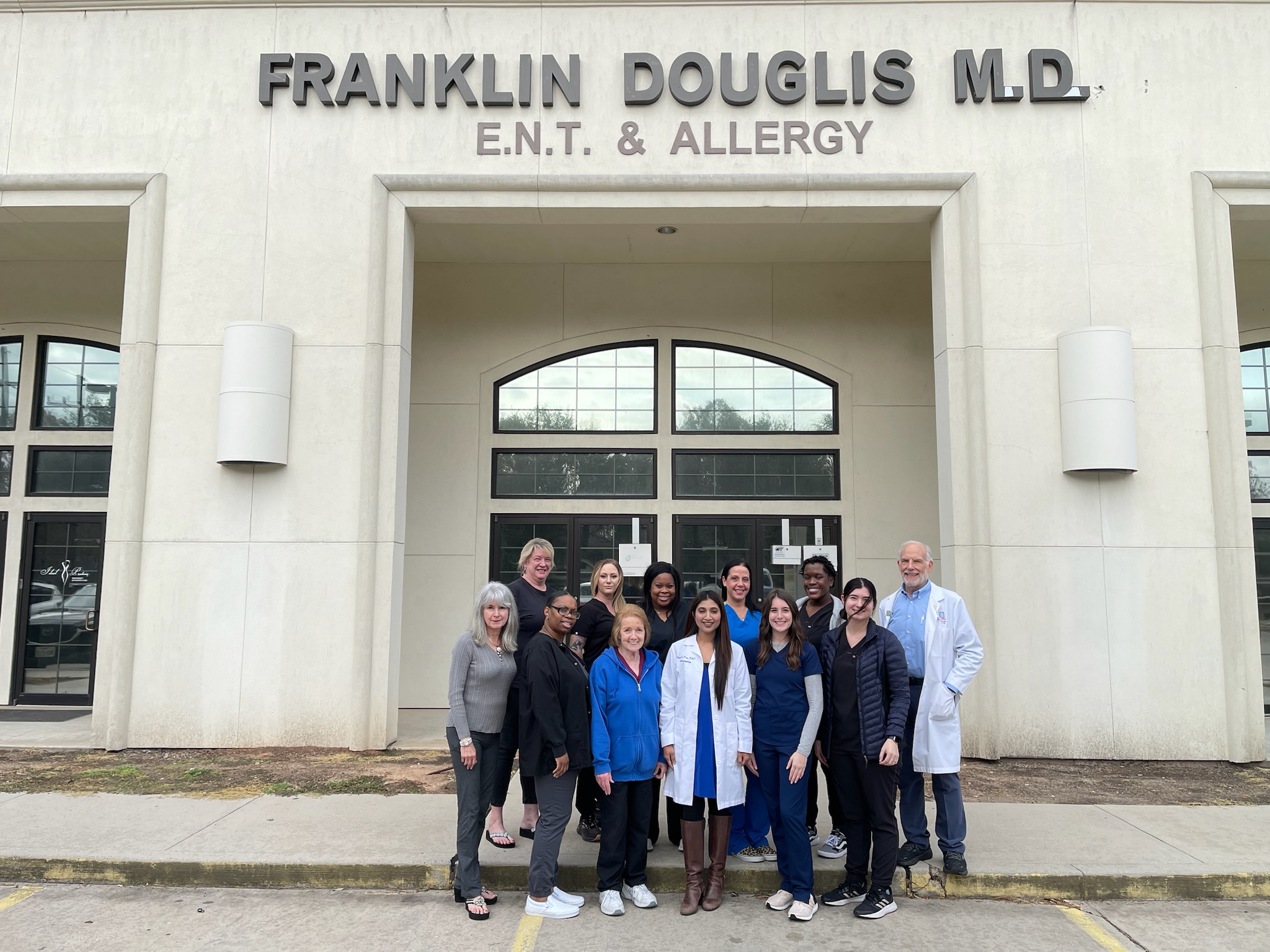 dr-douglis-staff-in-front-of-Conroe-TX-Office